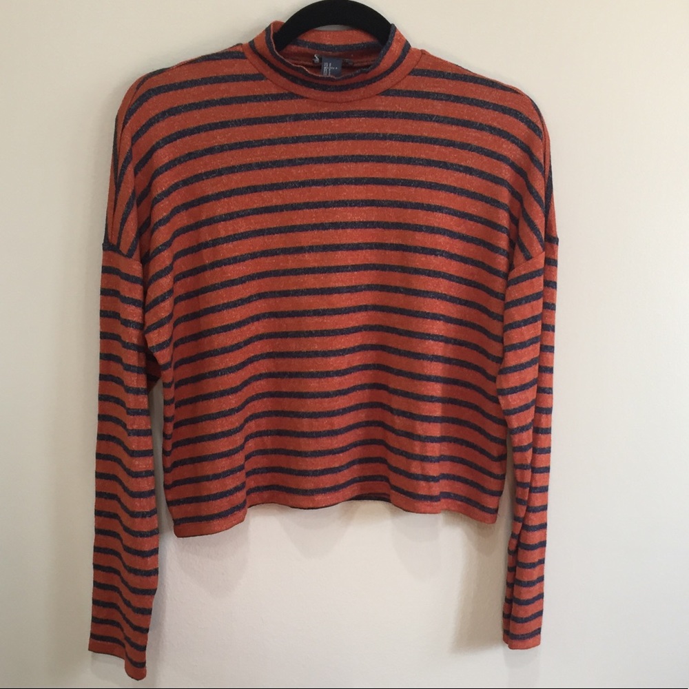 Long sleeve crop top